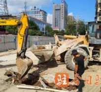 欧美操B三级高温下的坚守｜道路建设者用汗水铺就畅通路